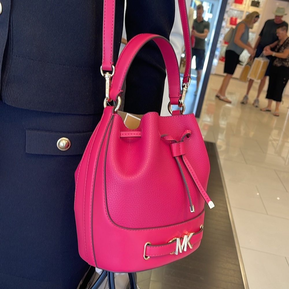MICHAEL KORS 
Reed Md Pebbled Leather Bucket Bag Satchel Crossbody
Electric Pink - Picture 15 of 16